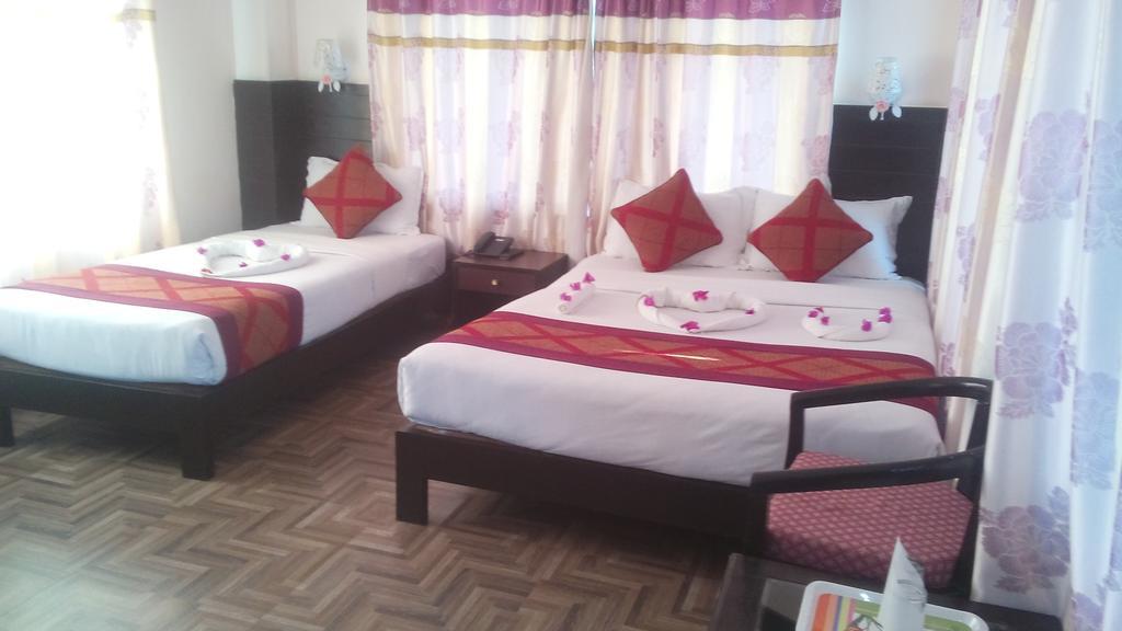 Hotel Center Lake Pokhara Exterior photo