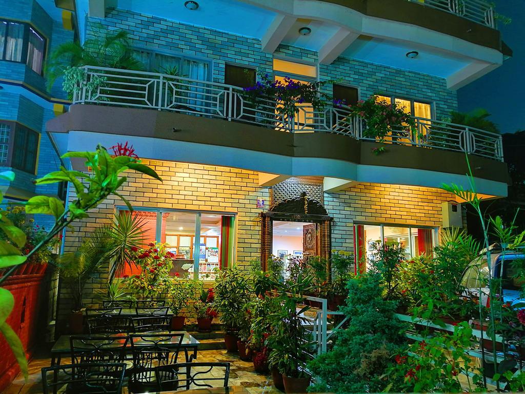 Hotel Center Lake Pokhara Exterior photo
