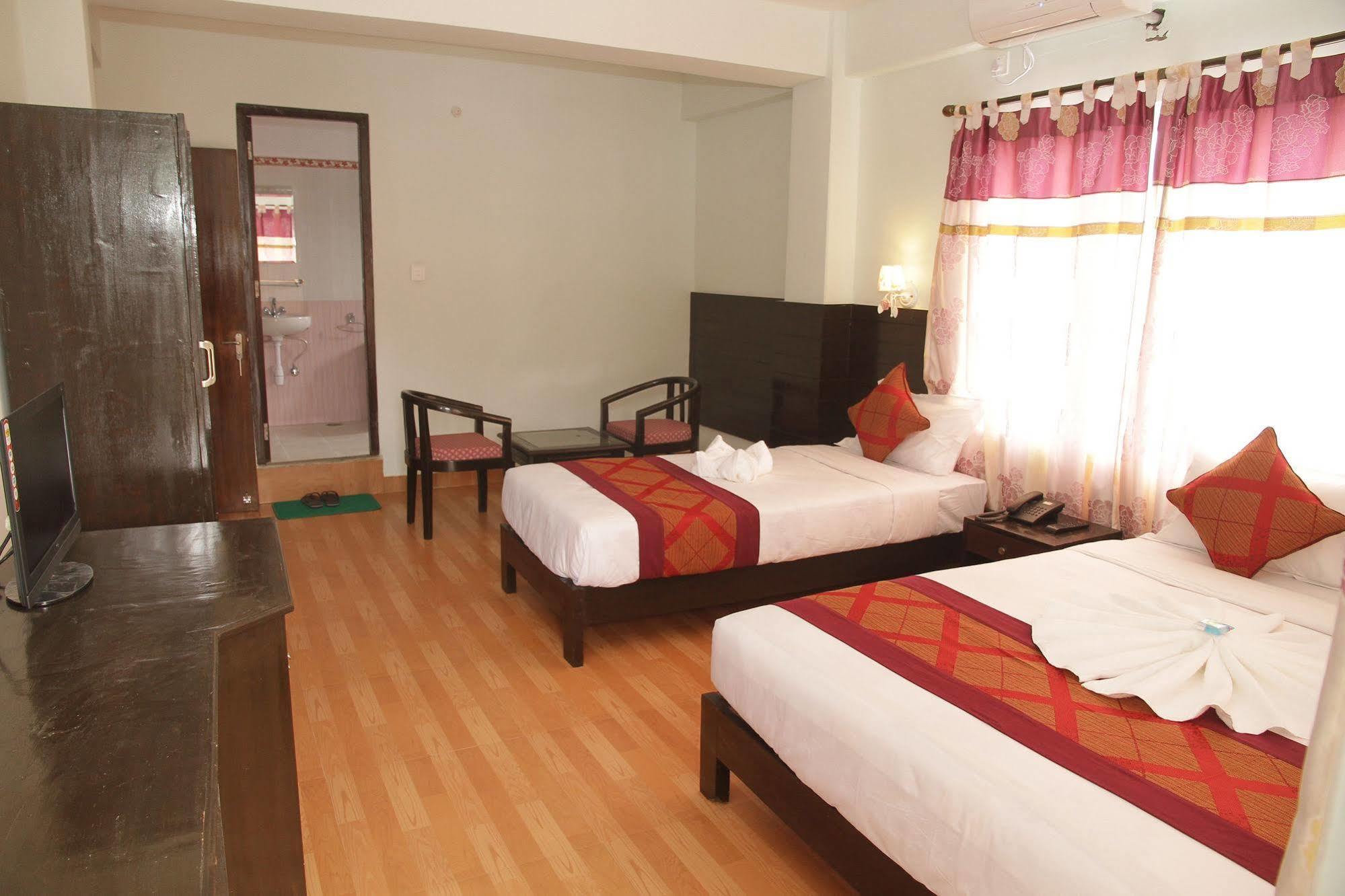 Hotel Center Lake Pokhara Exterior photo